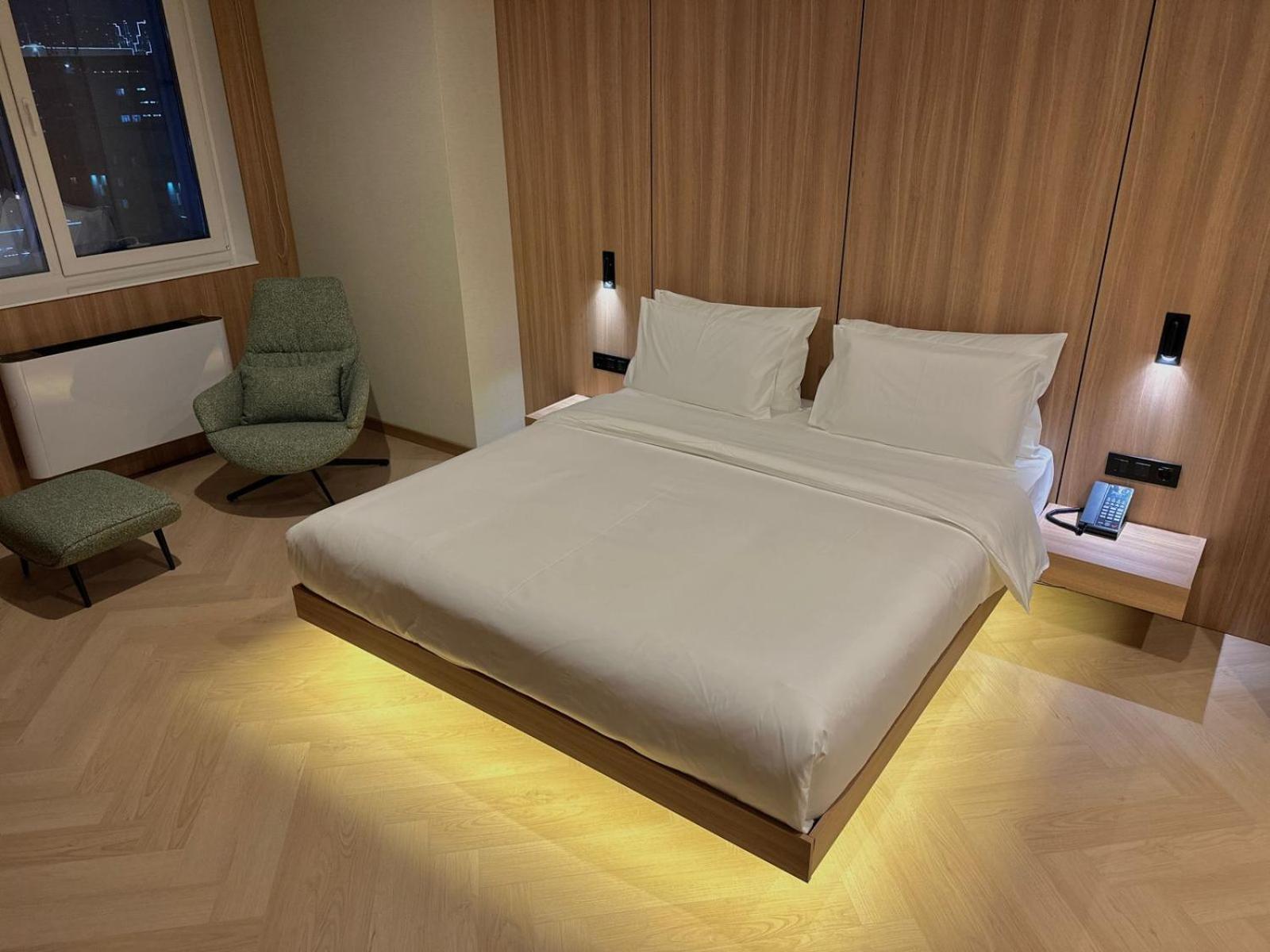 Resident Hotel Abay Almaty Esterno foto