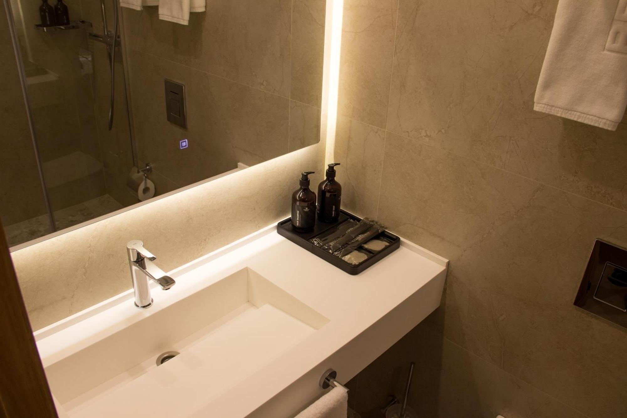 Resident Hotel Abay Almaty Esterno foto