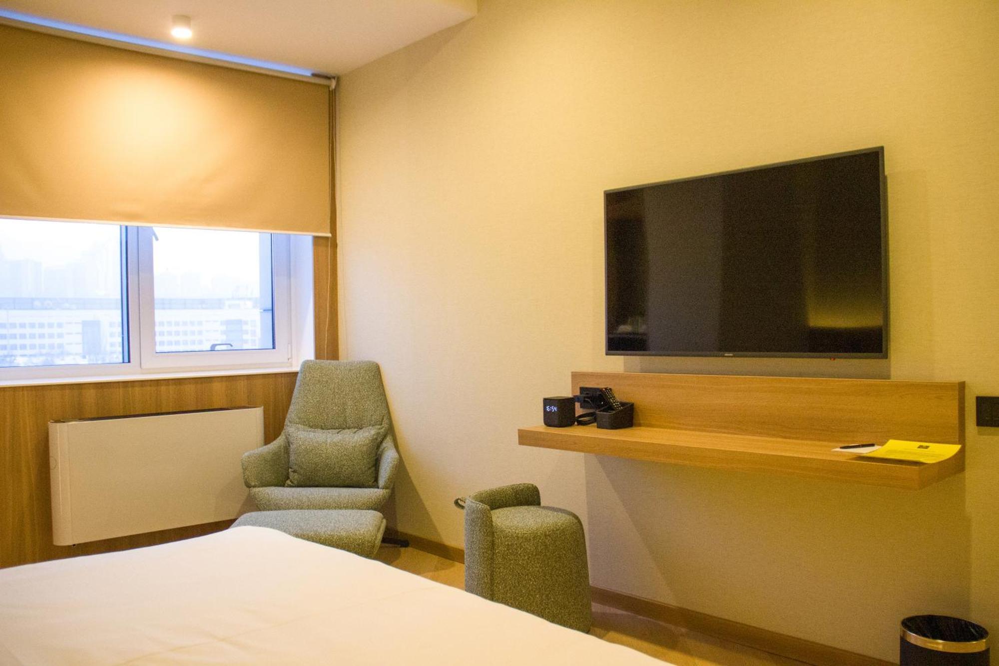 Resident Hotel Abay Almaty Esterno foto