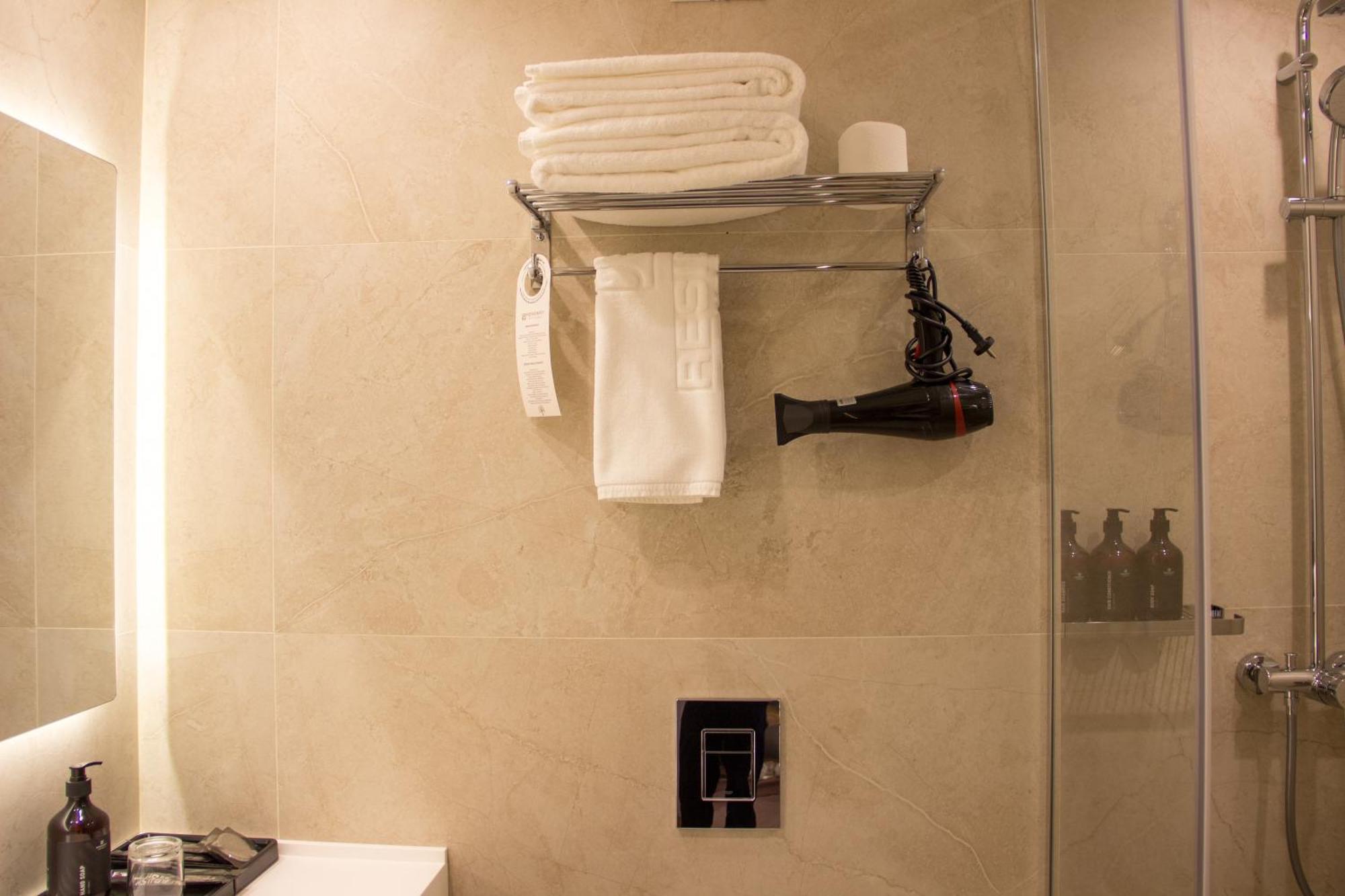 Resident Hotel Abay Almaty Esterno foto