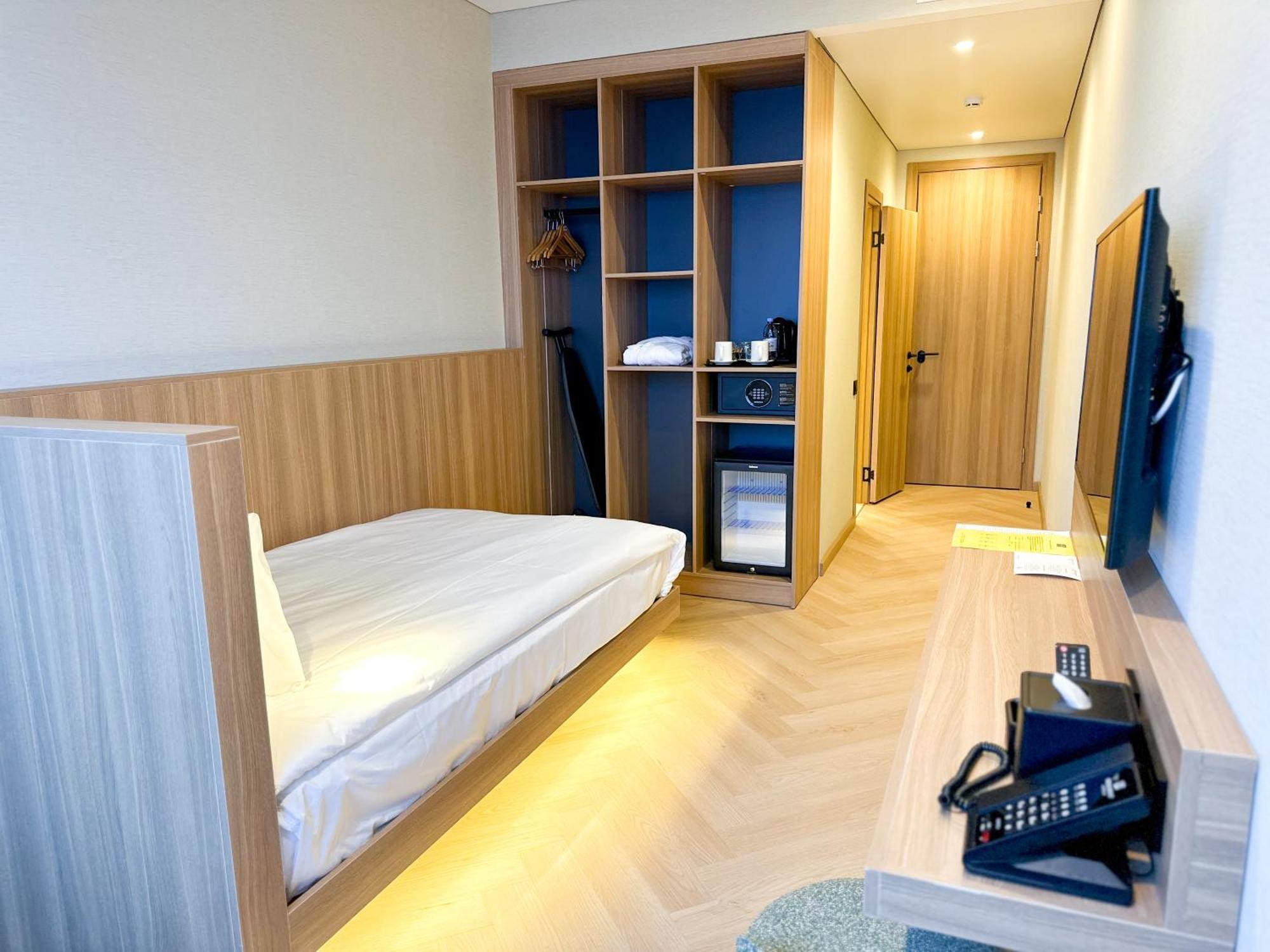 Resident Hotel Abay Almaty Esterno foto