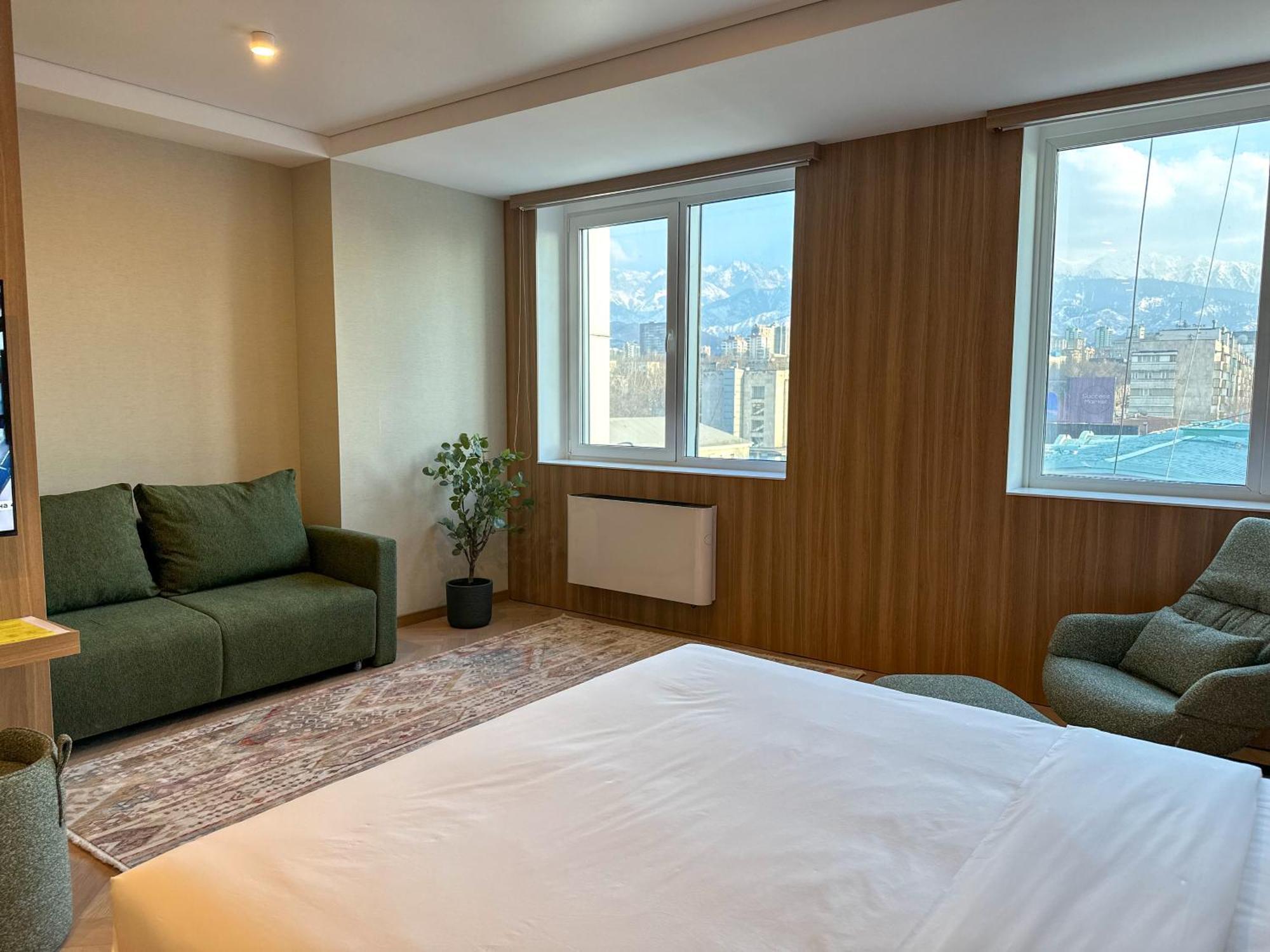 Resident Hotel Abay Almaty Esterno foto