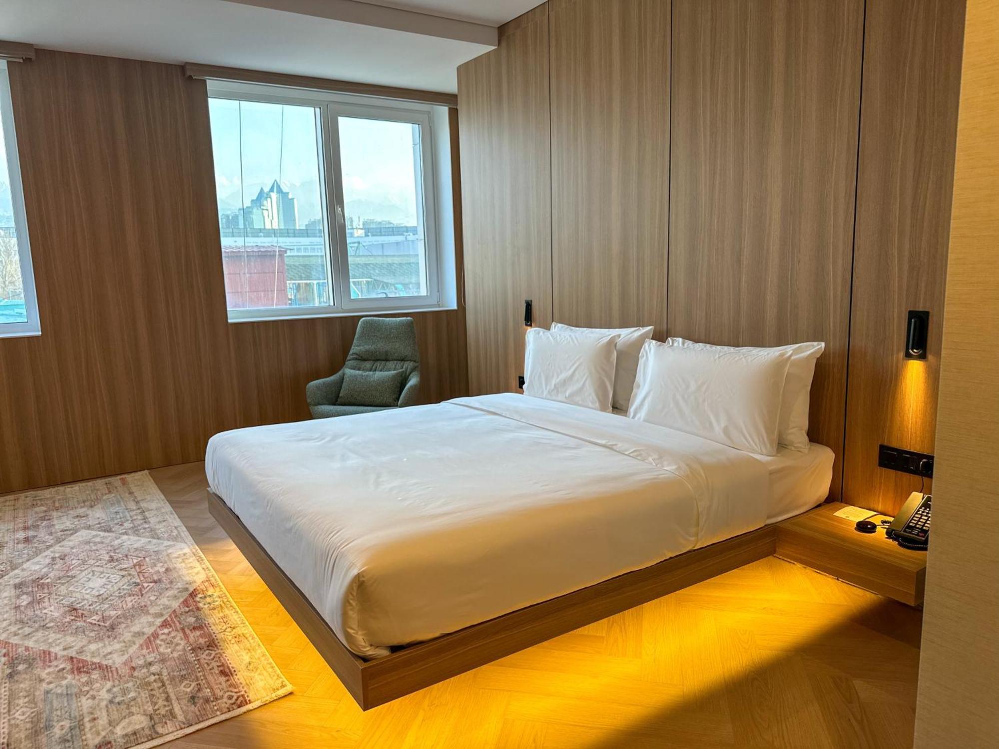 Resident Hotel Abay Almaty Esterno foto