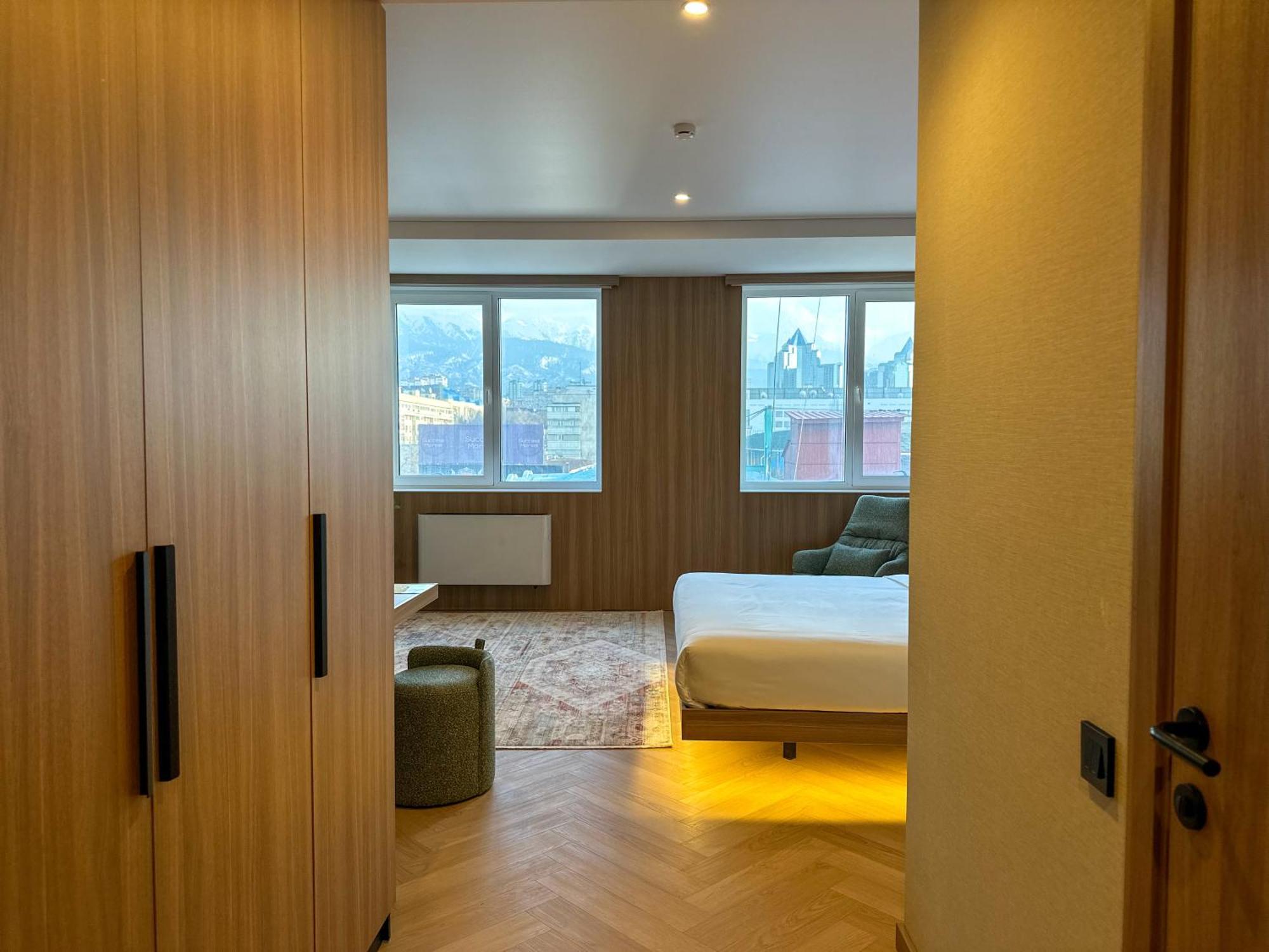 Resident Hotel Abay Almaty Esterno foto