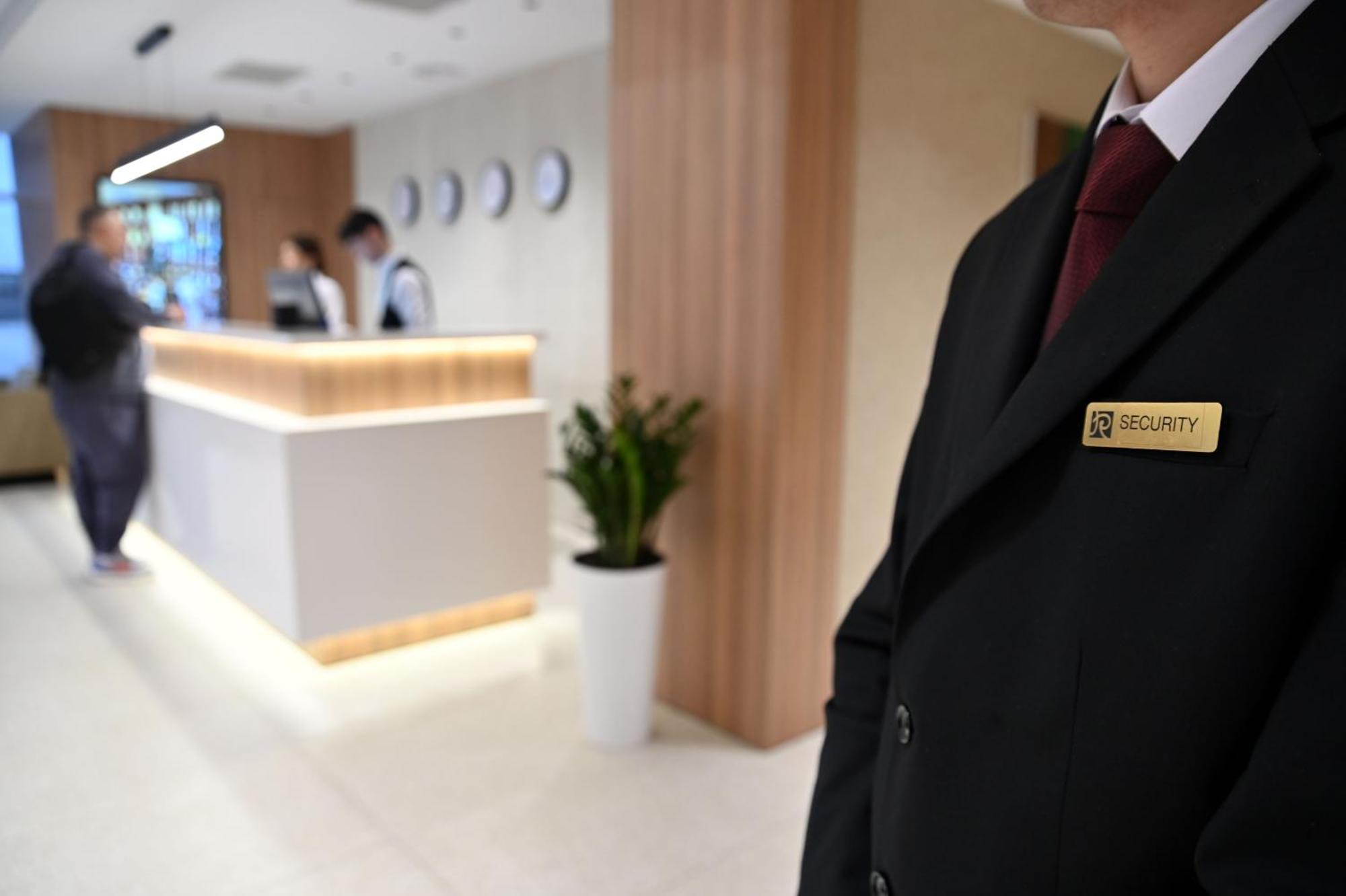Resident Hotel Abay Almaty Esterno foto